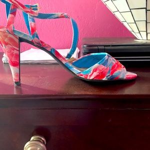 Pink and blue sandal great condition